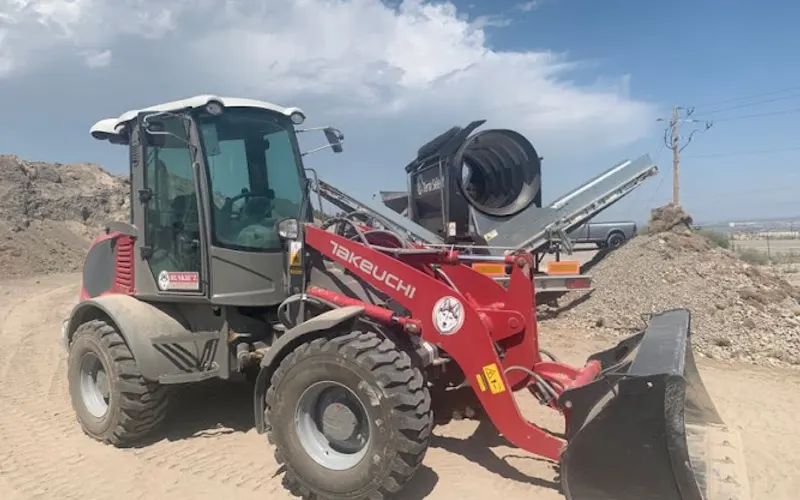 Huskie'z Landscaping Topsoil Yard — Topsoil supplier