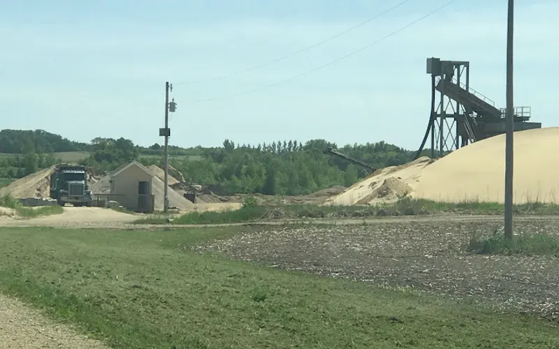 Leitzen Sand and Gravel — Sand & gravel supplier