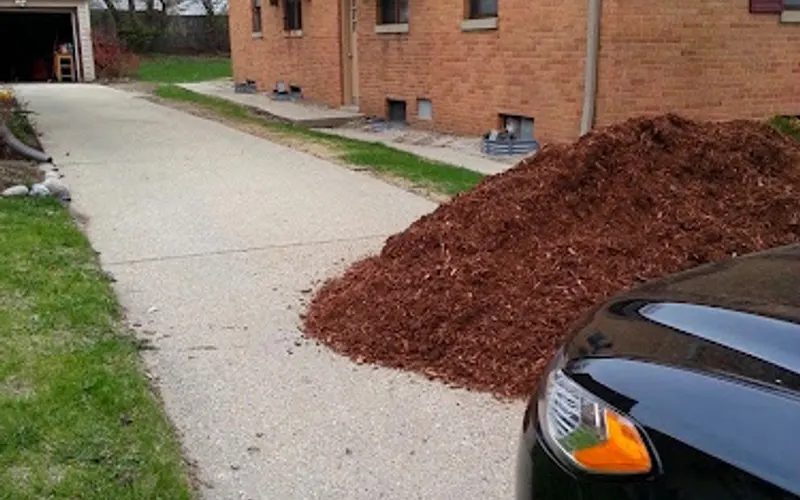 Russ's Mulch & Topsoil — Mulch supplier