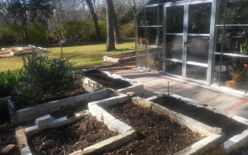B & L Landscaping Contractors LLC — Landscaper