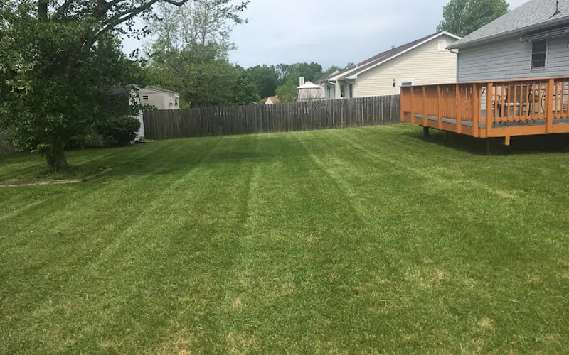 Jim' s Lawn and Landscape - Lawn Care Service, Landscaper, Topsoil Landscapes, Mulching — Landscaper