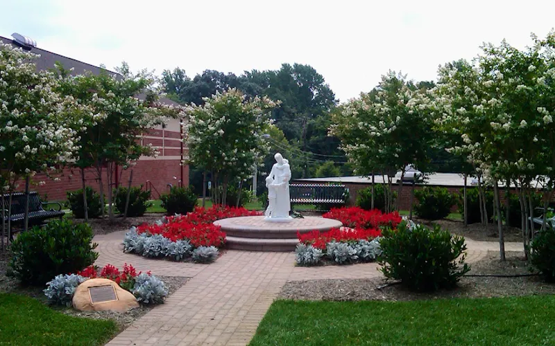 Tony's Lawn & Garden, LLC. — Landscaper