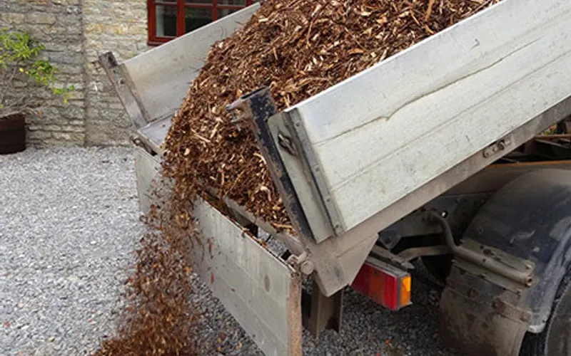 Saunders Landscape Supply — Mulch supplier