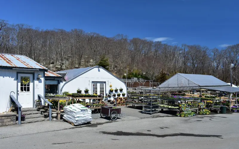 Wolf Hill Garden Center — Garden center
