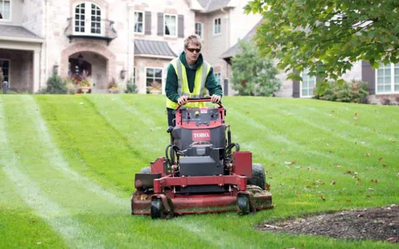 Glades Landscaping & Lawn Mowing — Landscaper