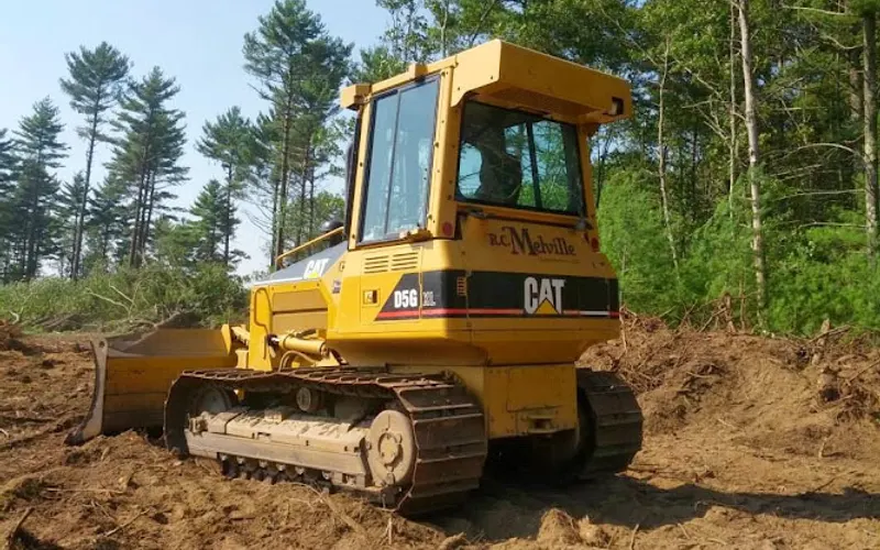 MELVILLE CONSTRUCTION LLC, green waste recycle, loam, mulch, sea shells — Landscaping supply store
