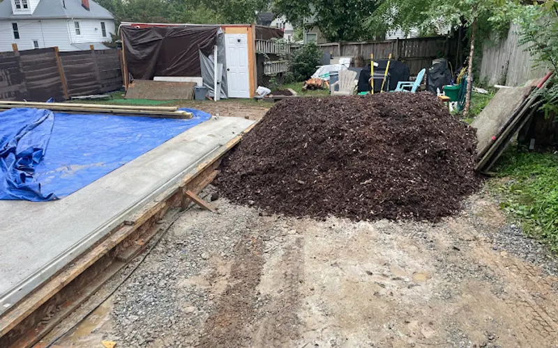 Mr Mulch Mr Topsoil — Landscaper
