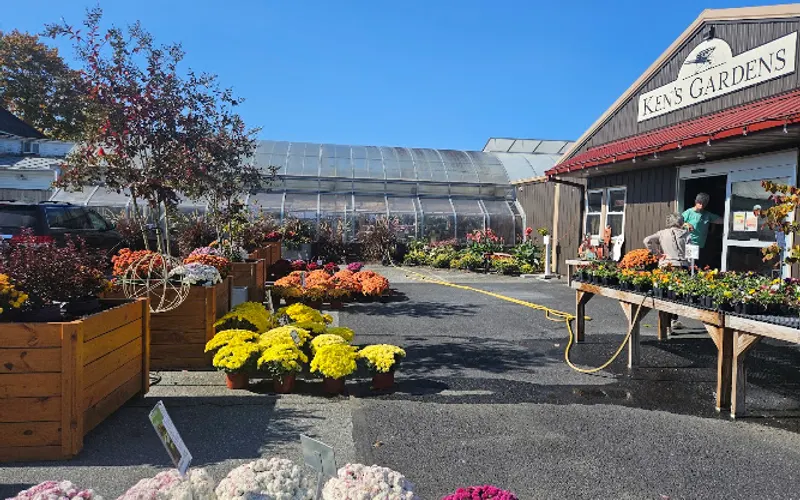 Ken's Gardens — Garden center