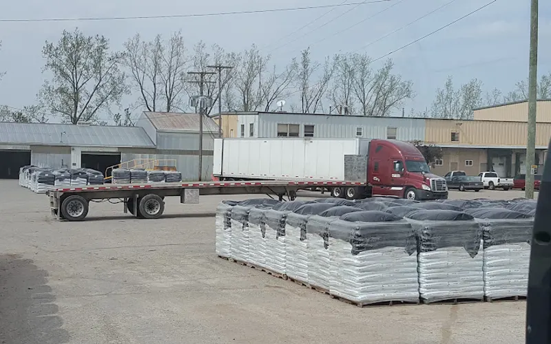 Michigan Peat Co — Topsoil supplier
