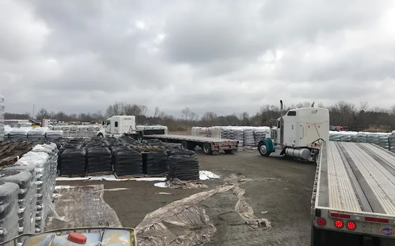 Oldcastle Lawn & Garden Midwest — Mulch supplier
