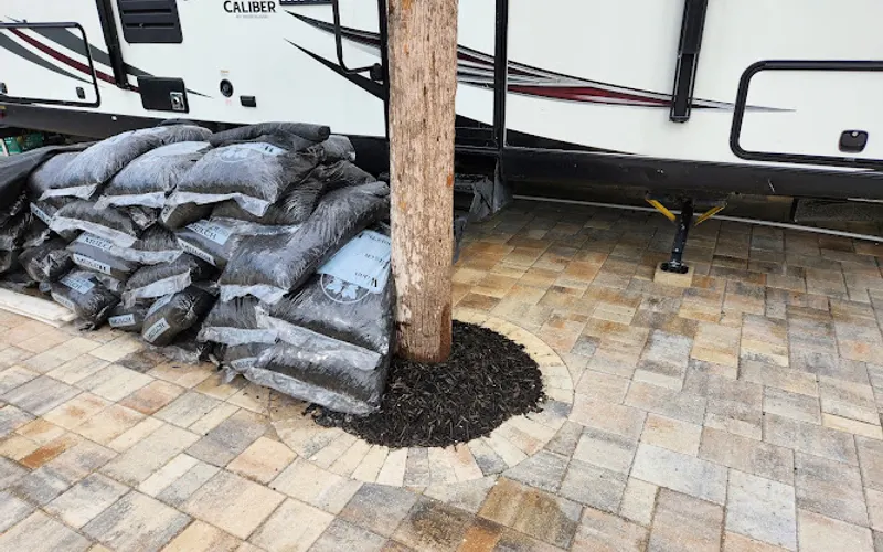 Chapman's Mulch Company — Garden center