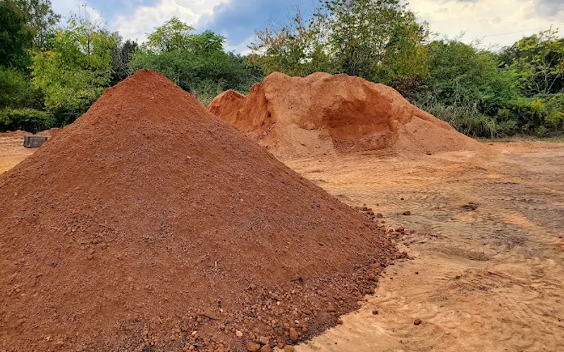 Have Truck Will Haul Mulch Topsoil River Rock Compost Firewood — Landscaping supply store