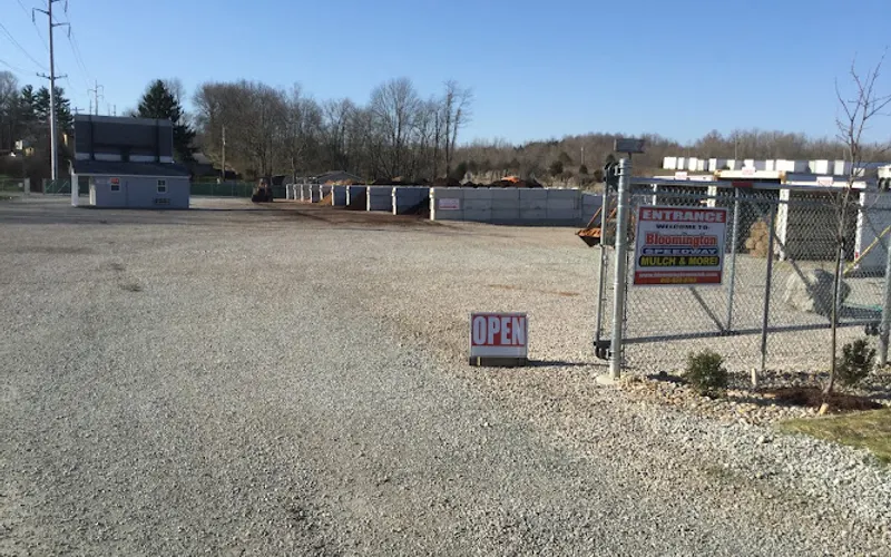 Bloomington Speedway Mulch & More — Topsoil supplier