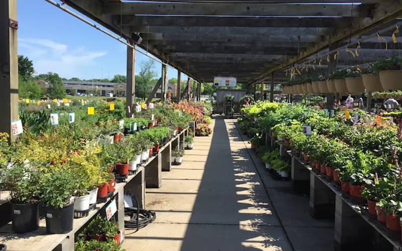 Suburban Lawn & Garden — Mulch supplier