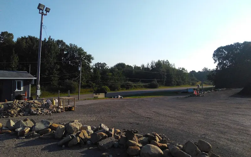 Weisgarber Trucking Inc — Mulch supplier