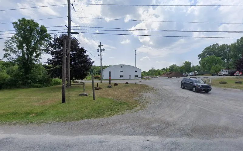Becker Trucking Co — Topsoil supplier