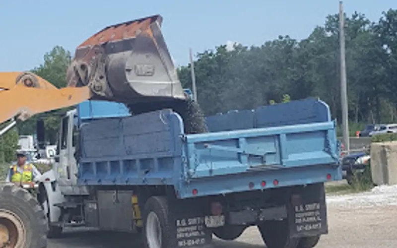 Menoni & Mocogni Inc — Topsoil supplier