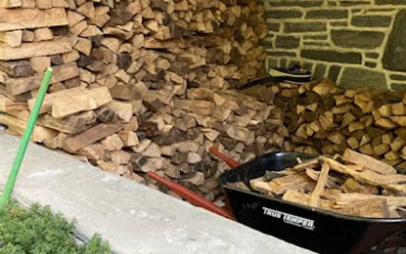Woody's Recycling Inc. — Mulch supplier