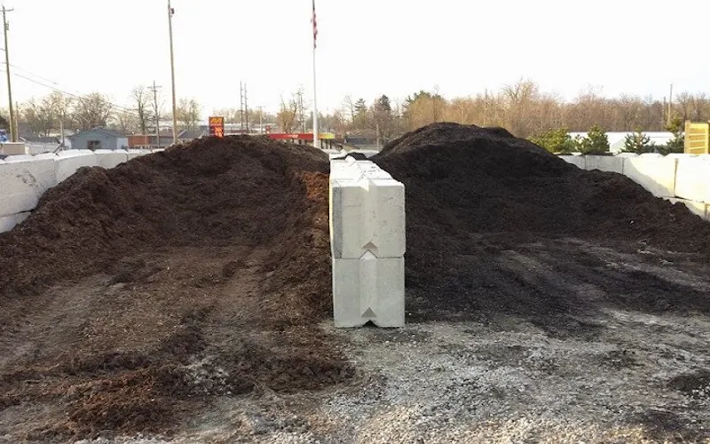 S & W Feed Center — Animal feed store