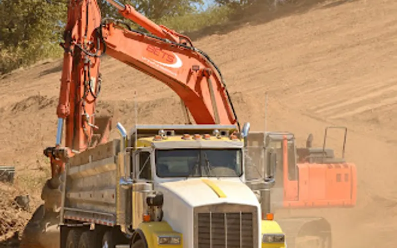 BELLY DUMP, END DUMP, TANDEM SERVICES- SAN ANTONIO — Trucking company