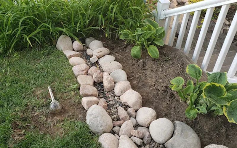 Maple 85 Premium Landscape Mulch Center — Mulch supplier
