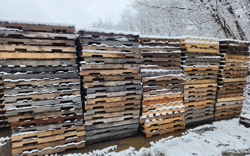 Custom Pallet & Mulch — Pallet supplier