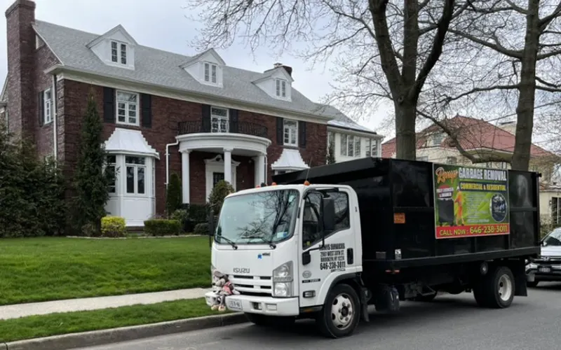 Cleanout Staten Island - Ronys Junk Removal — Garbage collection service