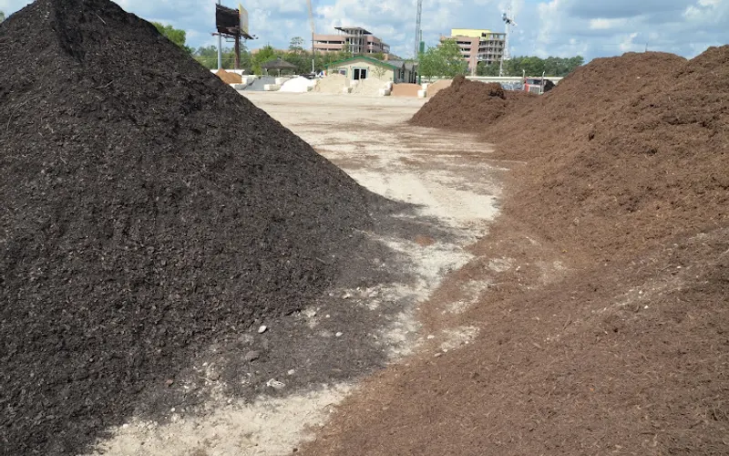 Living Earth - The Woodlands — Topsoil supplier