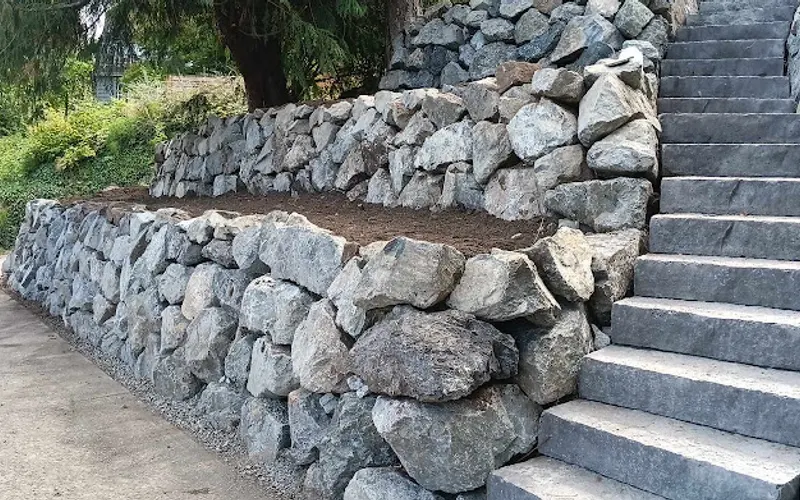 Rock and Dirt Works — Retaining wall supplier
