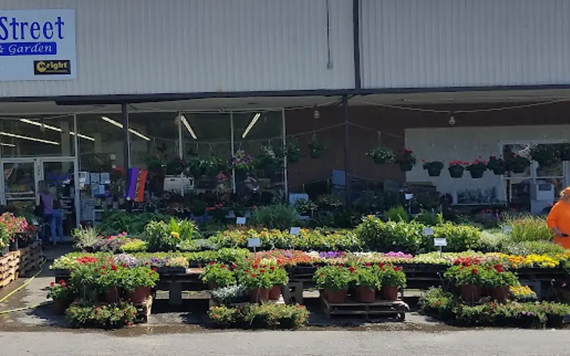 Main Street Lawn & Garden — Landscaping supply store
