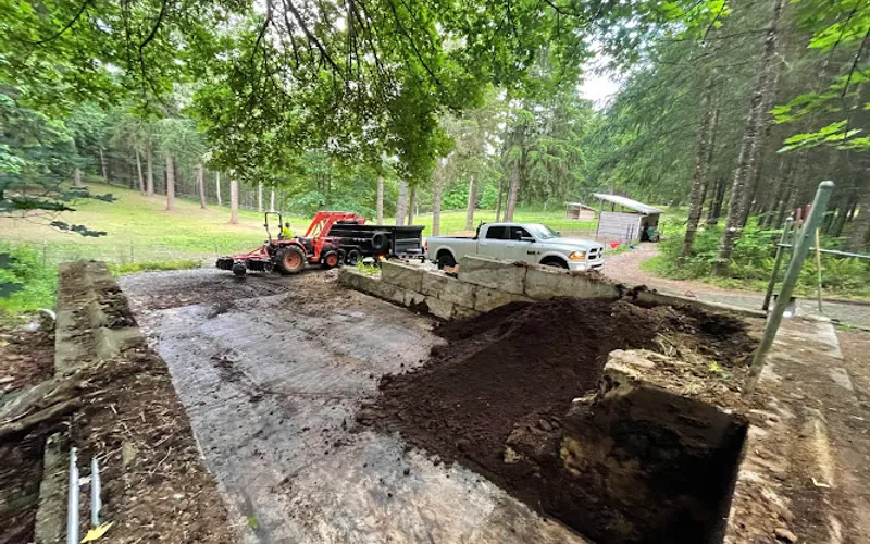 Dirt Road Excavation & Debris LLC — Excavating contractor
