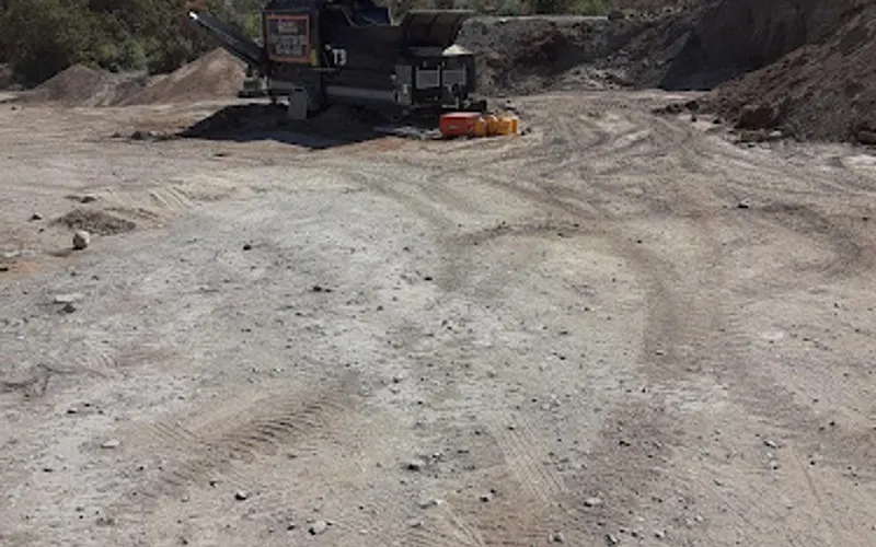 Huskie'z Landscaping Topsoil Pit — Topsoil supplier