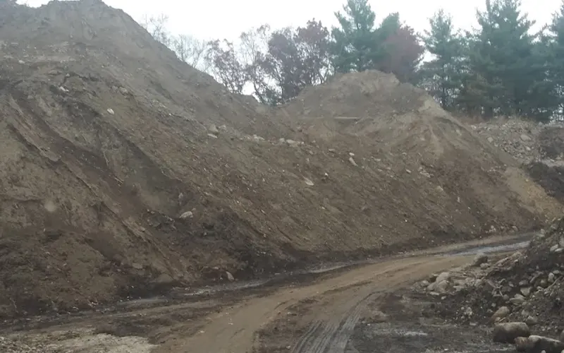 Roberto Loam & Equipment Corporation — Mulch supplier