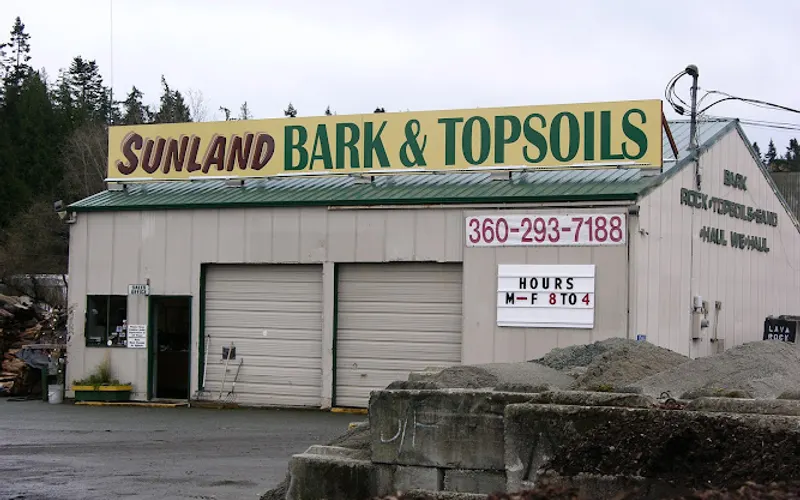 Sunland Bark & Topsoil — Topsoil supplier