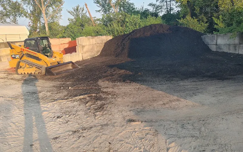 S-R Topsoil — Topsoil supplier
