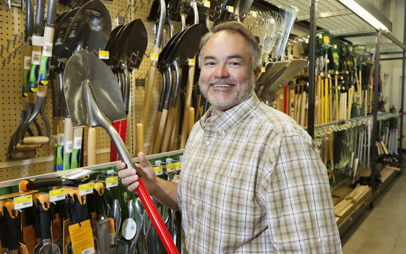 Charles Mares Hardware — Hardware store
