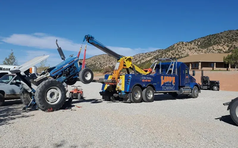 Ladds Towing & Heavy Duty Semi Tow Trucks - Equipment Transport — Towing service