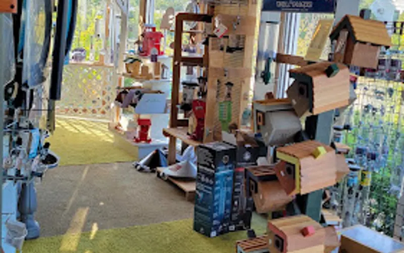 Waquoit Feed & Garden — Pet supply store