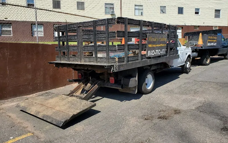 Houle's Hauling — Waste management service