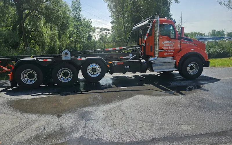 Chuck-It Haulers LLC — Waste management service