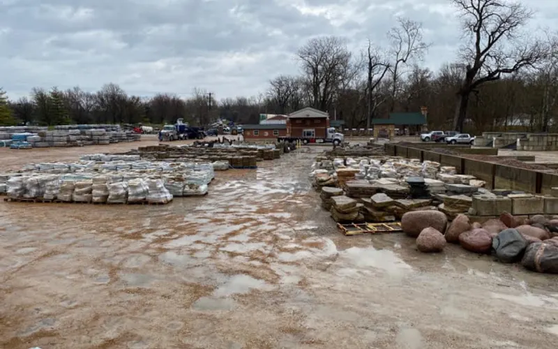 Collinsville Ice & Fuel Co — Landscaping supply store