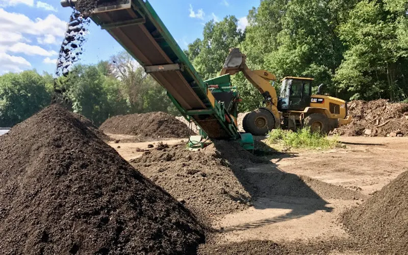 D&D Mulch and Landscape — Topsoil supplier
