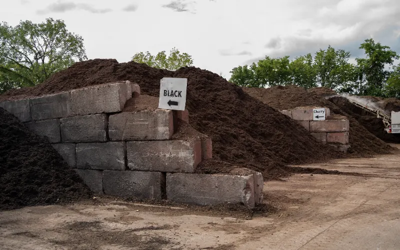 Living Earth - Nashville Elm Hill — Topsoil supplier