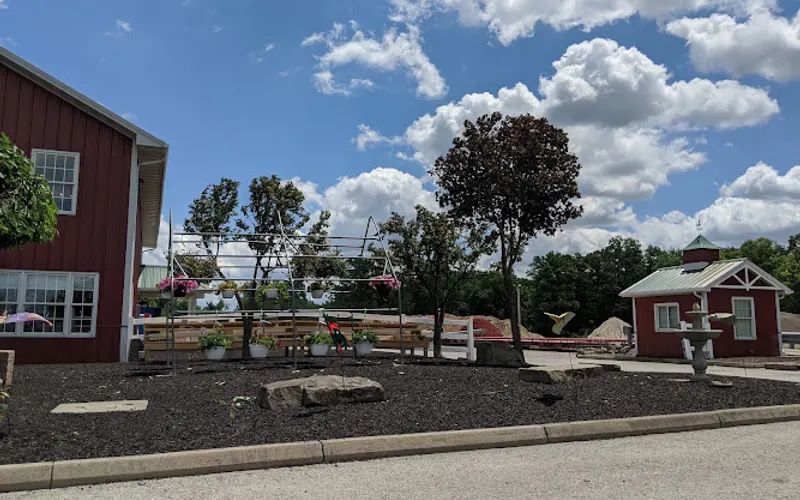 Altiere's Home & Garden — Garden center