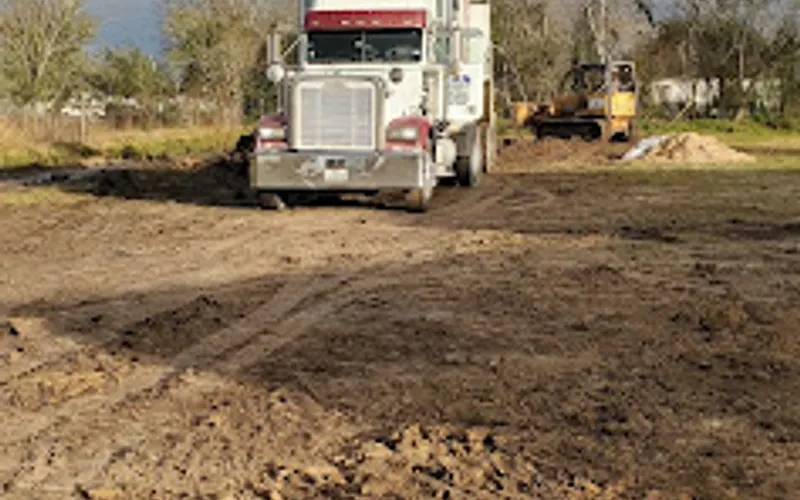 American Dirt Delivery — Dirt supplier