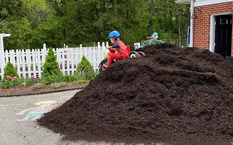 Holland Mulch, Inc. — Landscaping supply store