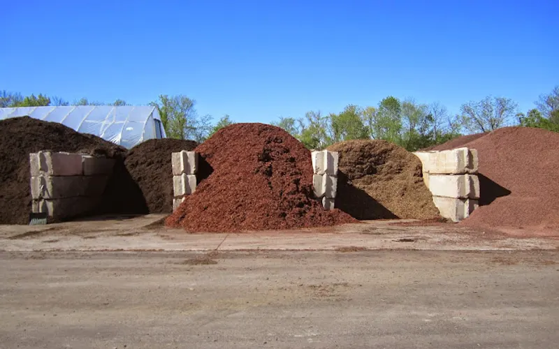 Farm & Garden Station — Garden center