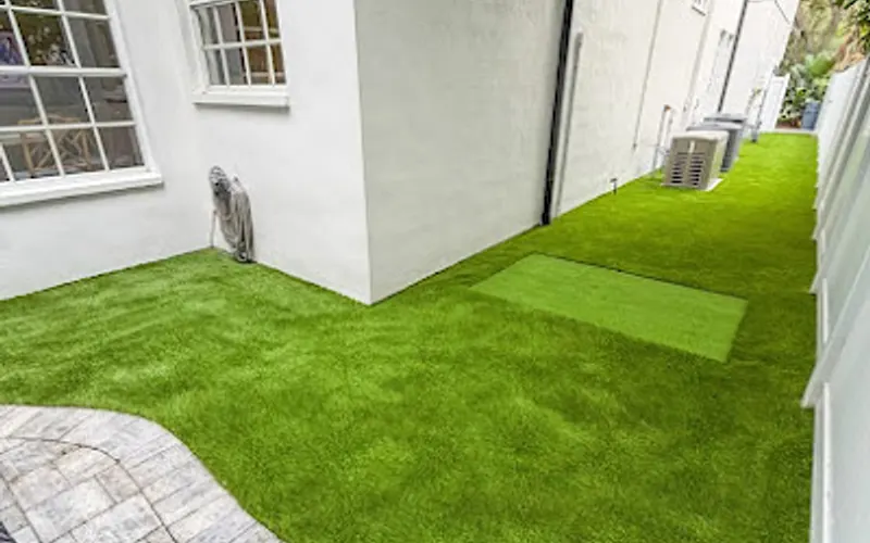 Fort Lauderdale Artificial Grass, Synthetic Lawns, Yards, Pet & Pool Turf, Brick Pavers & Putting Green Installation — Turf supplier