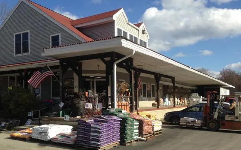 Amherst Farmers Supply — Animal feed store