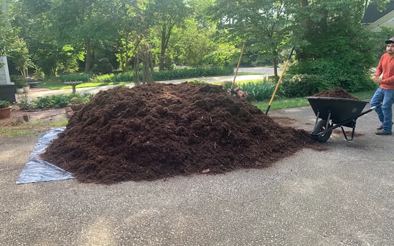 Capital Mulch Company — Topsoil supplier